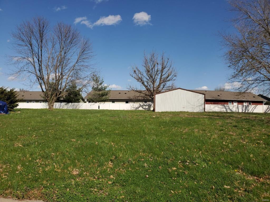 Property Photo: 1732 Fieldcrest Drive IL 62286