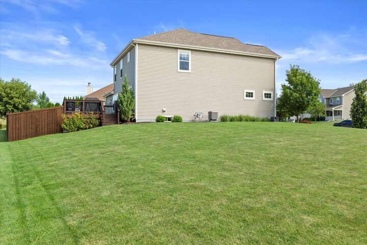 Property Photo:  787 Autumn Ridge Ln  WI 53027 