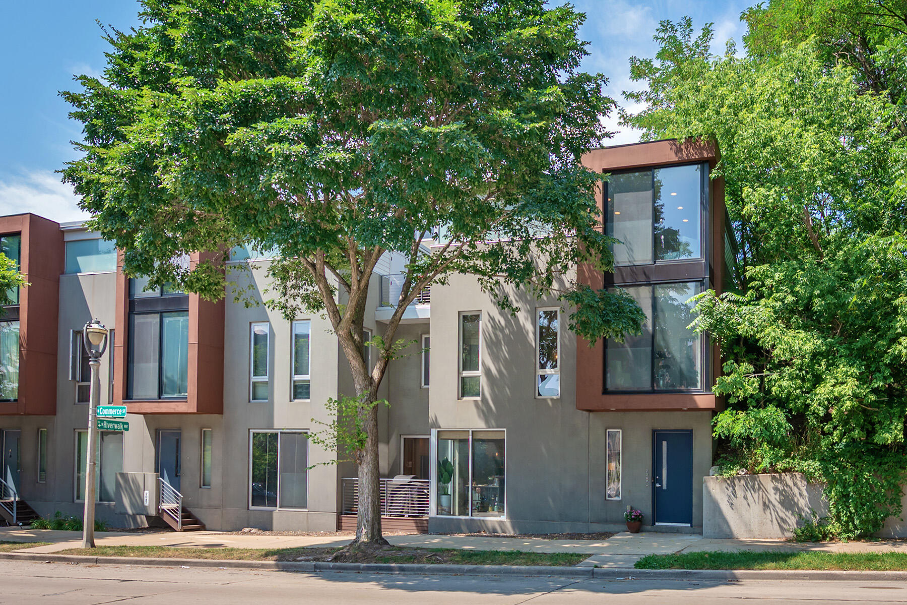 Property Photo: 2049 N Commerce St 2049 WI 53212