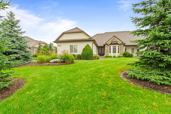 N35w23690 Auburn Ct 13-1  Pewaukee WI 53072 photo