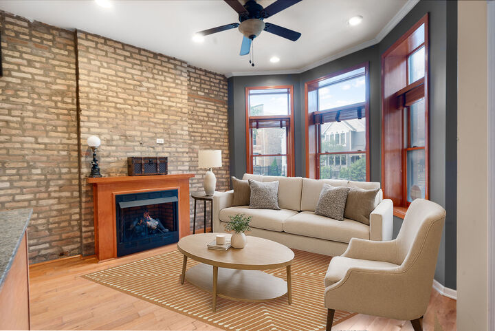 Property Photo: 1129 N Mozart Avenue 1 IL 60622