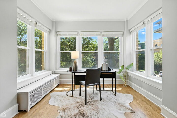 Property Photo:  520 W Roscoe Street 2W  IL 60657 
