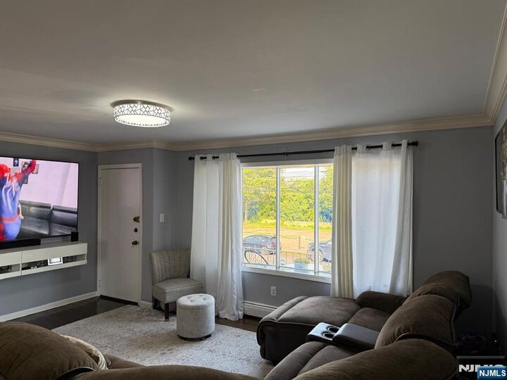 Property Photo:  621 Schuyler Avenue 2  NJ 07032 