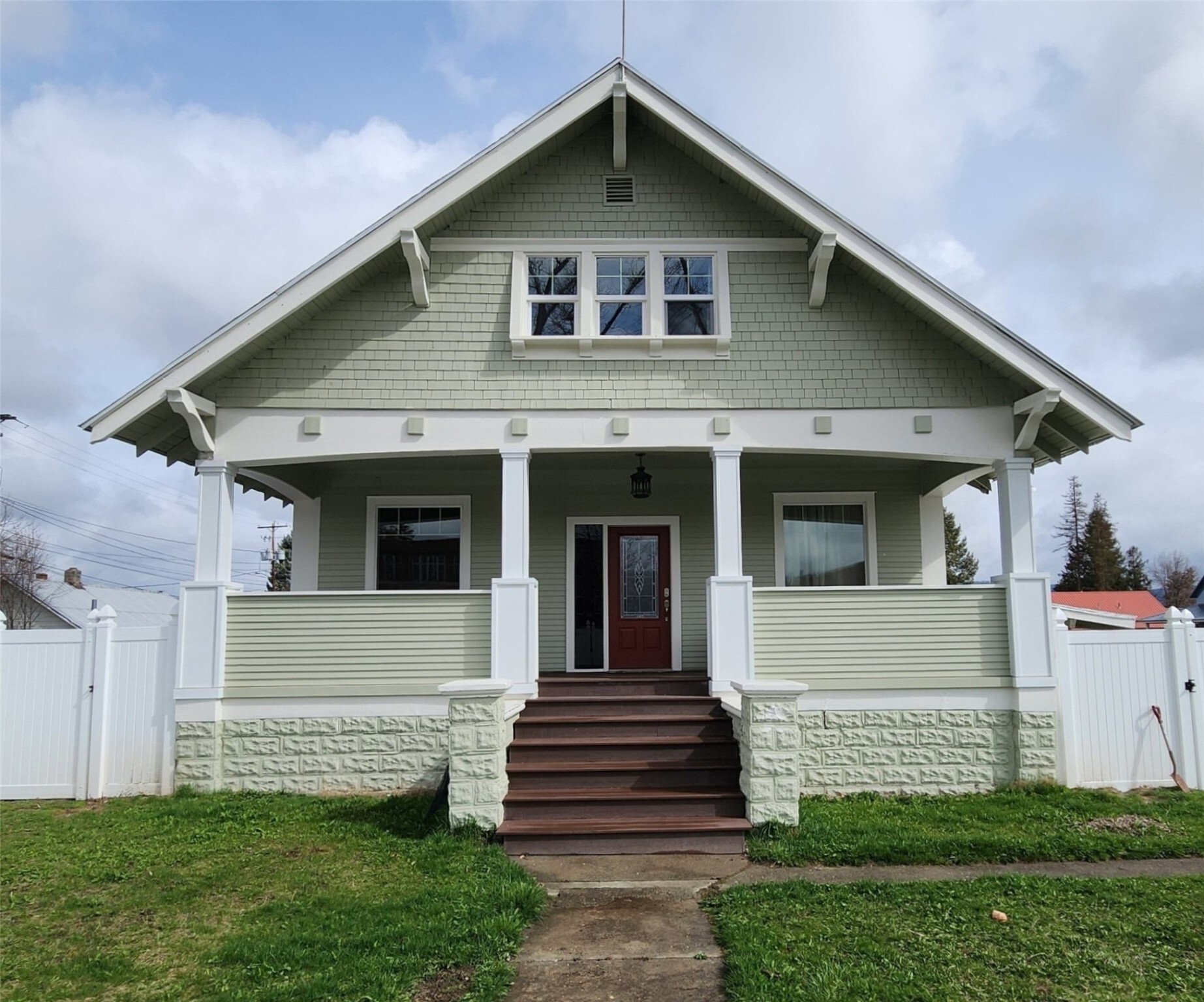 Property Photo:  118 E Lincoln Boulevard  MT 59923 