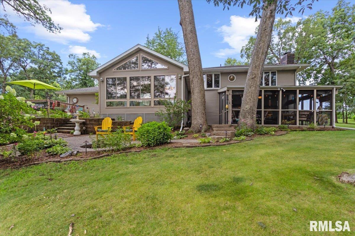 Property Photo:  874 County Road 1575 N  IL 61548 