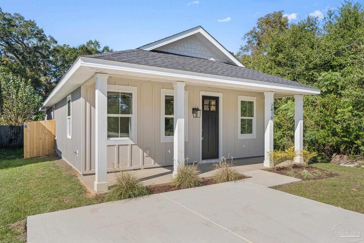 Property Photo:  2419 N L St  FL 32501 