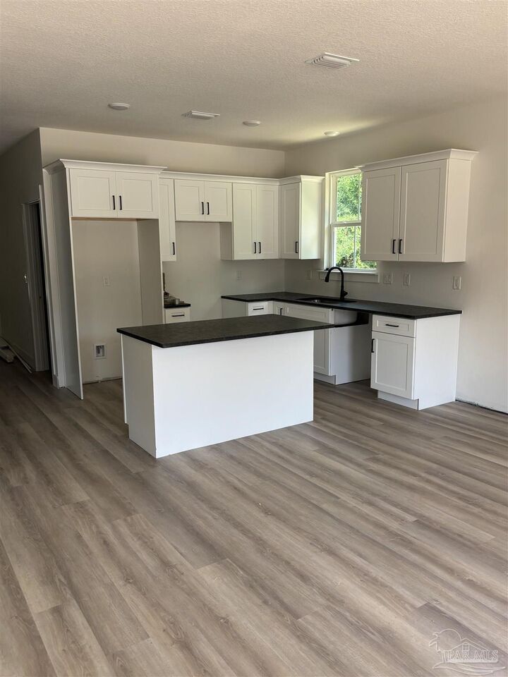 Property Photo: 2419 N L St FL 32501