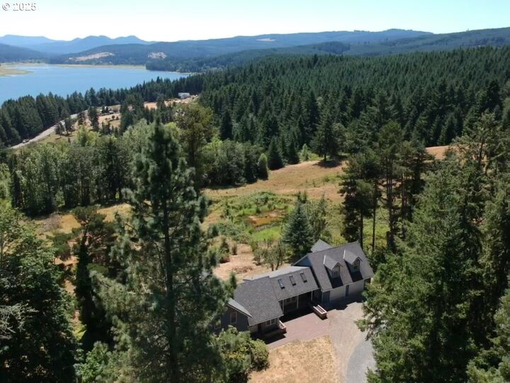Property Photo: 32210 Woodson Ln OR 97424