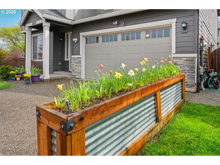 Property Photo: 2517 Sweetwood Ct OR 97116