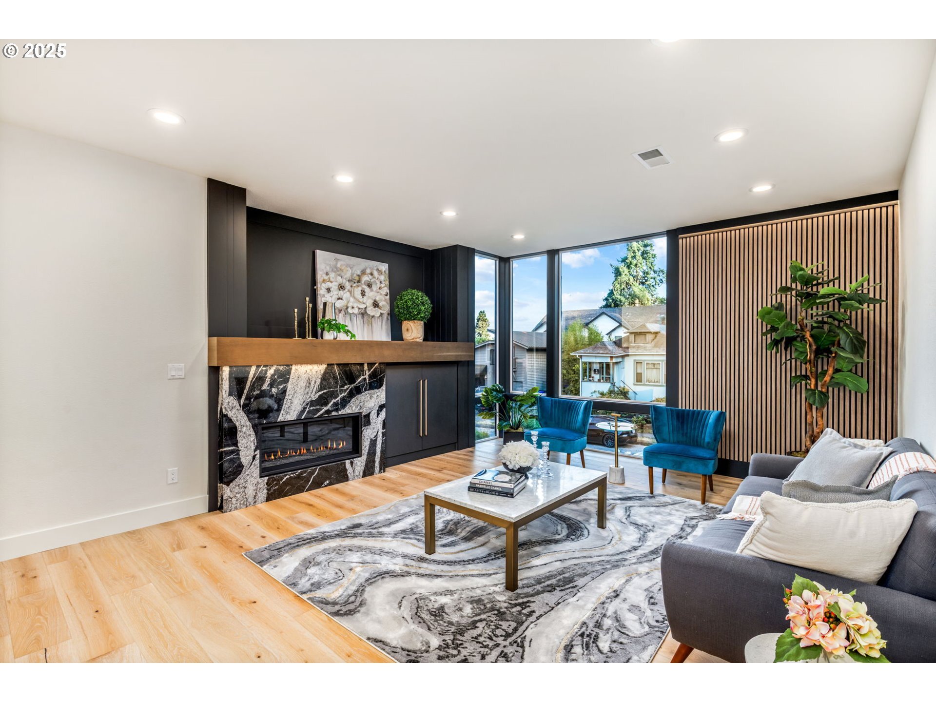 Property Photo: 239 S Flower St OR 97239