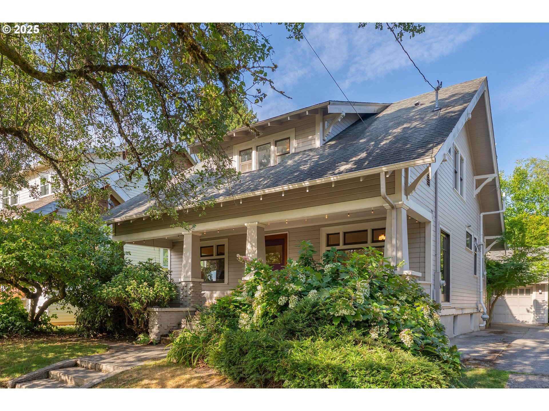 Property Photo: 2425 NE 37th Ave OR 97212