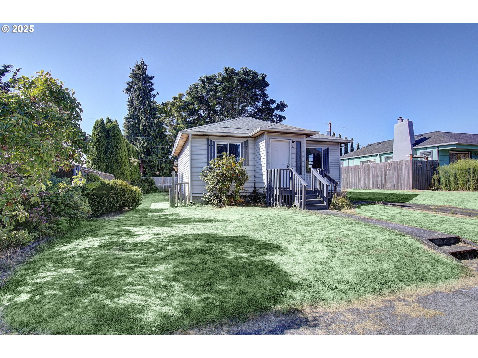 Property Photo: 705 W 29th St WA 98660