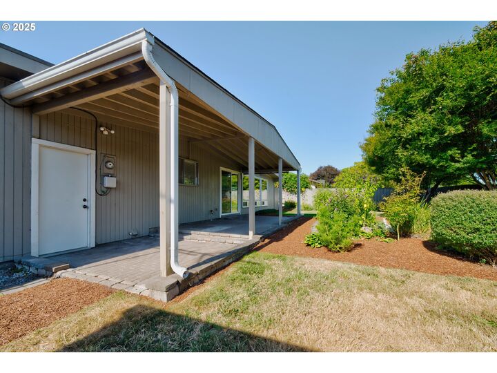 Property Photo:  1082 Alberta Ave E  OR 97361 
