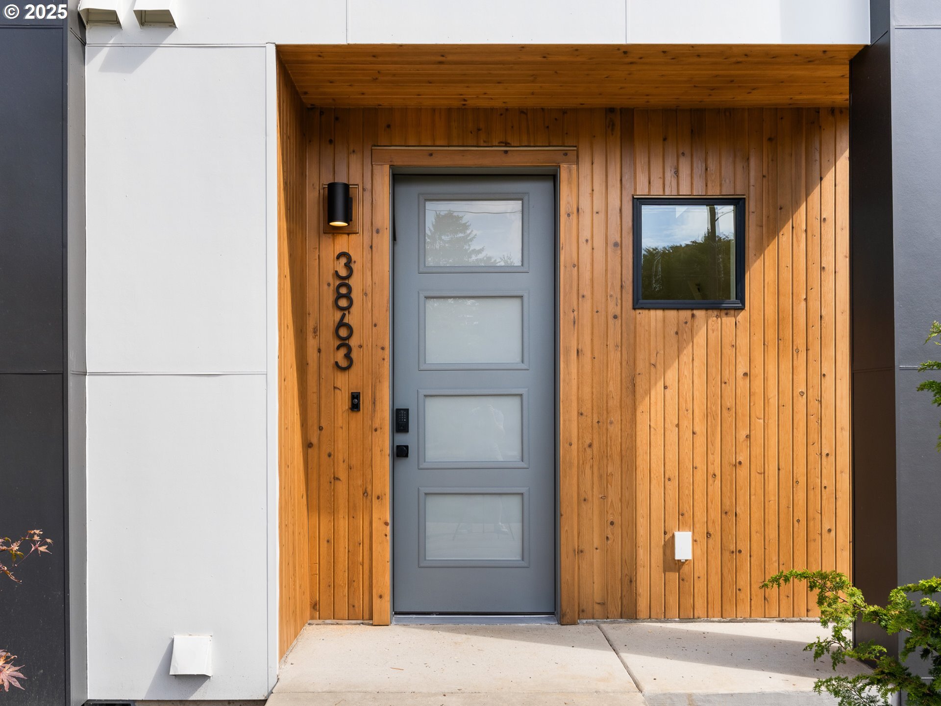 Property Photo: 3863 N Willis Blvd 1 OR 97217