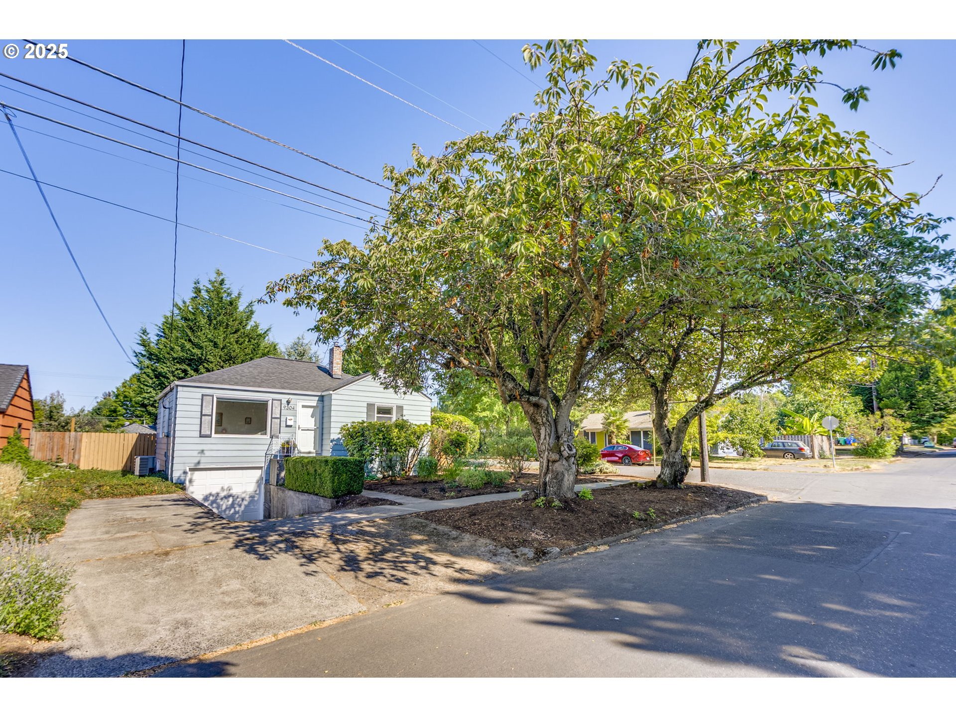 Property Photo: 9304 N Exeter Ave OR 97203