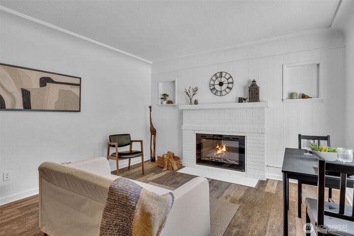 Property Photo:  9480  Olson Place SW C  WA 98106 