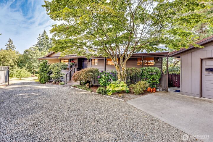 Property Photo: 10413 NE Brackenwood Lane WA 98110