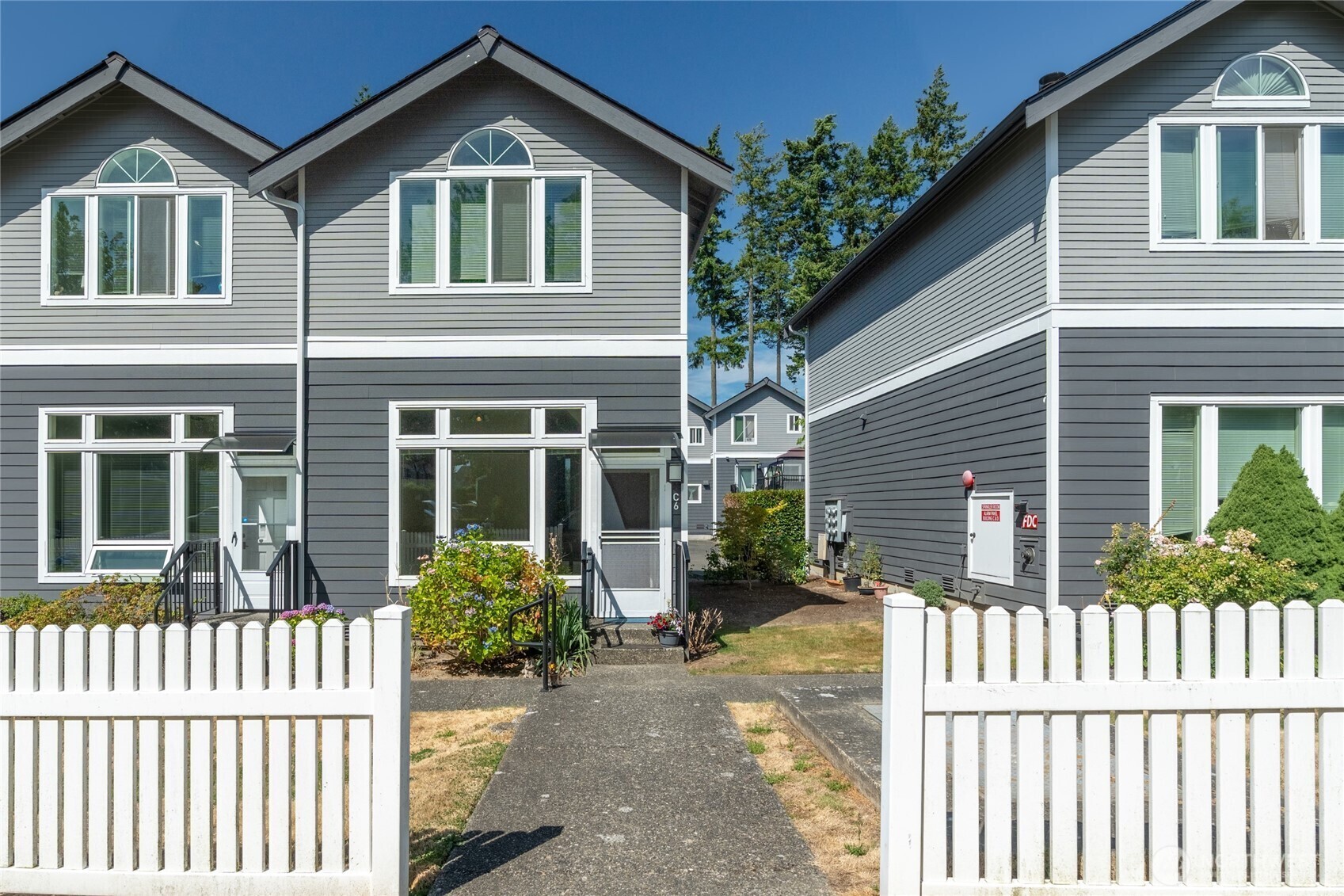Property Photo:  16424  Spruce Way C6  WA 98037 