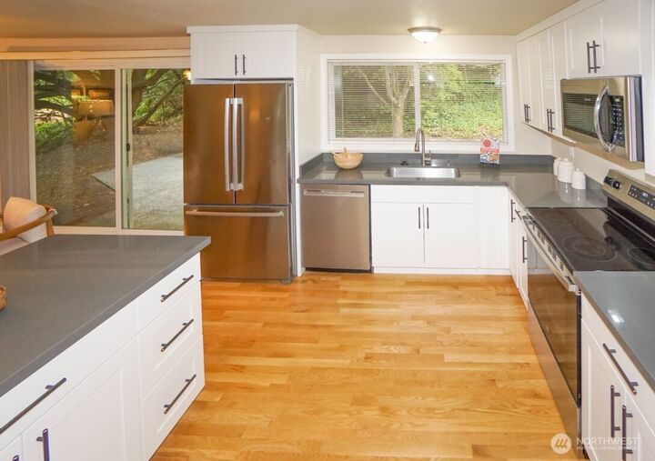Property Photo:  15934  Lake Hills Boulevard  WA 98008 