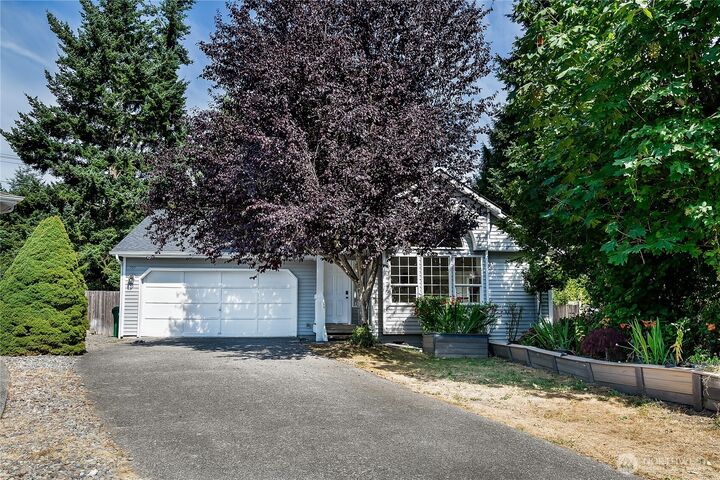 Property Photo:  727  145th Place SW  WA 98087 