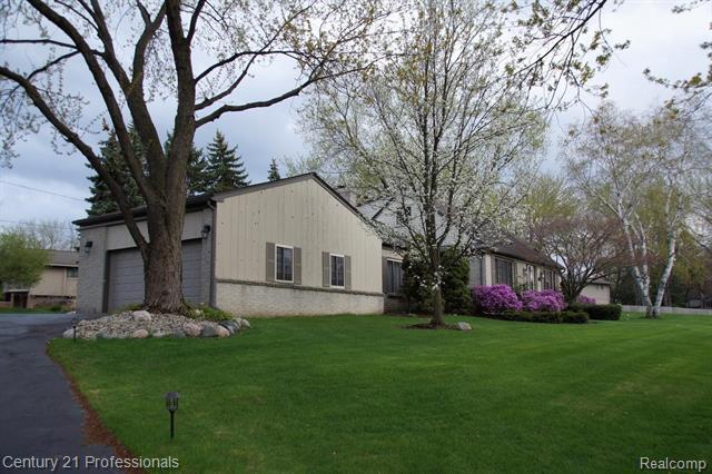 Property Photo: 575 Troyvally Street MI 48098