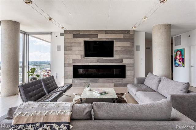 Property Photo: 432 S Washington Avenue 1701 MI 48067