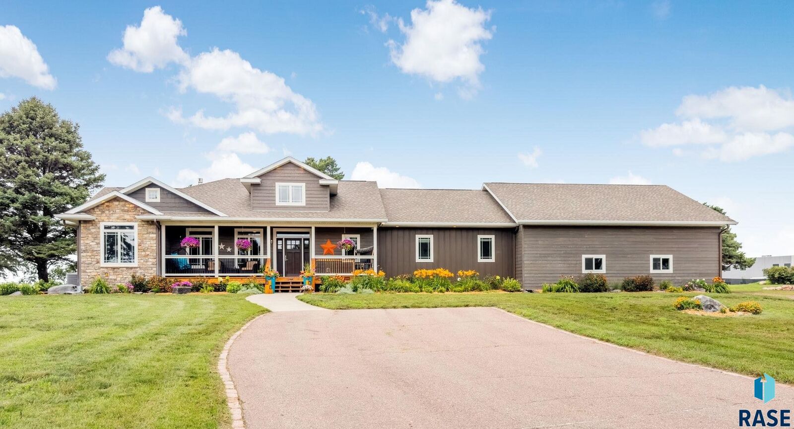 Property Photo: 4001 N Martindale Rd SD 57107