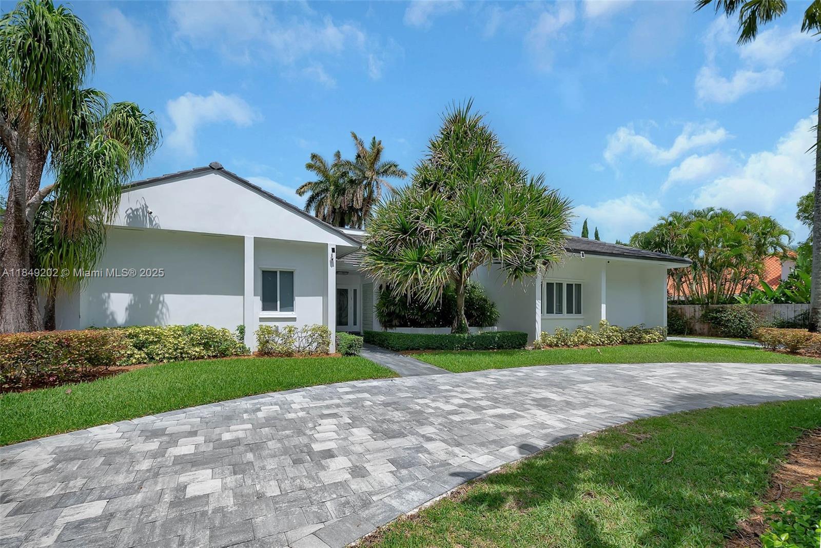 Property Photo: 10651 SW 76th Ave FL 33156