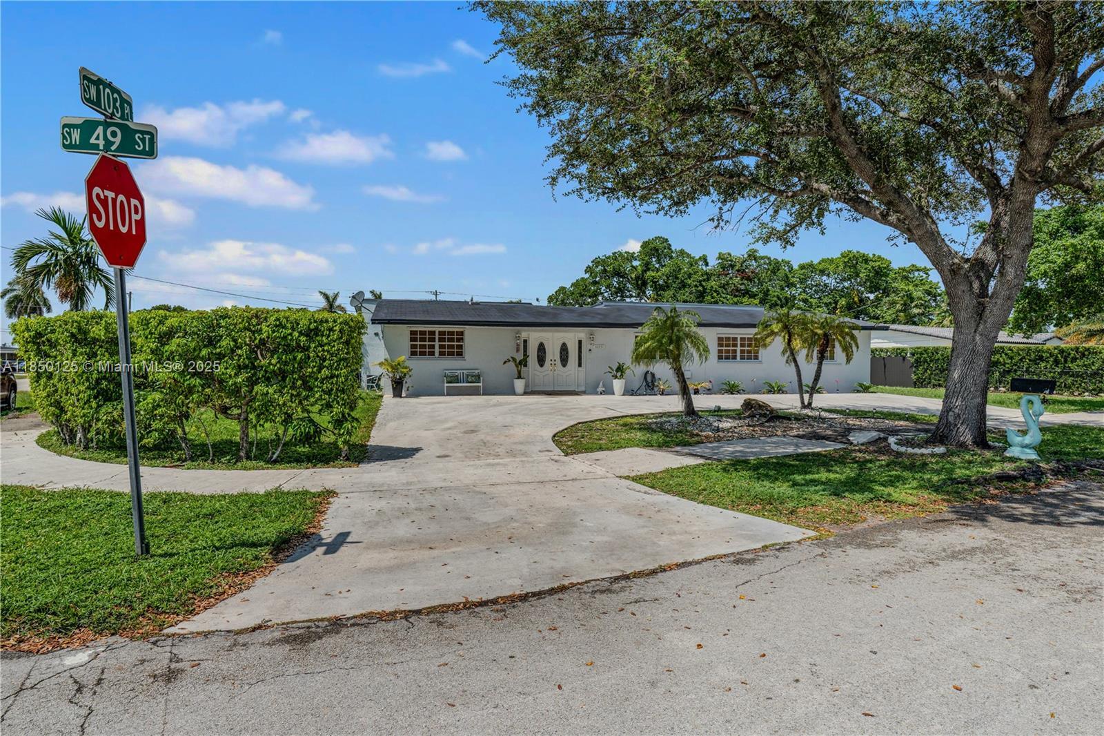 Property Photo: 10351 SW 49th St FL 33165