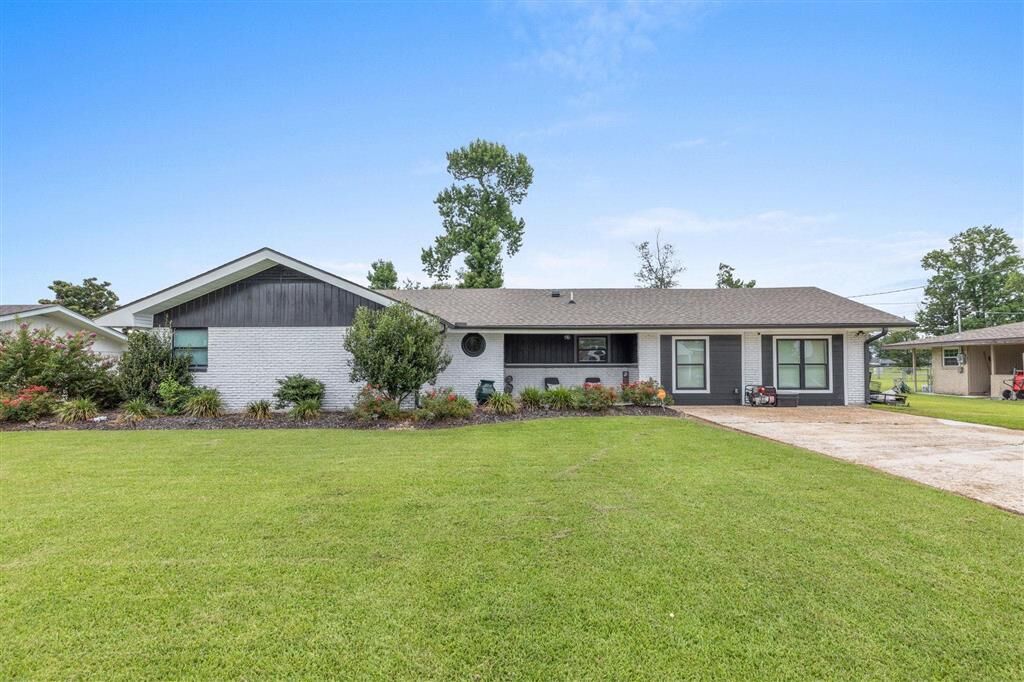 Property Photo: 107 Marilyn Street LA 70663