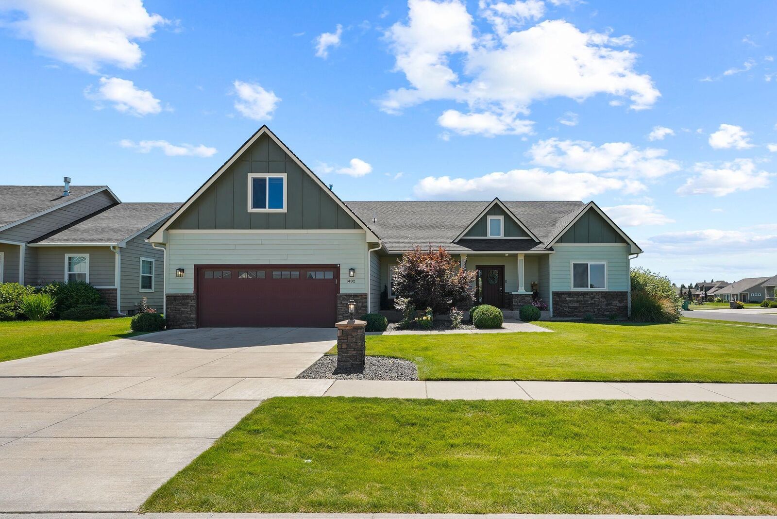 Property Photo: 1402 E Sawgrass Ln WA 99006