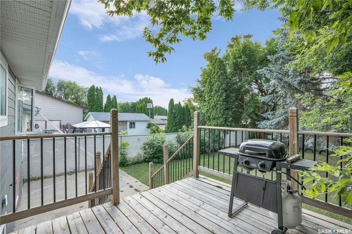 Property Photo: 3562 Fairlight Drive SK S7M 4T3
