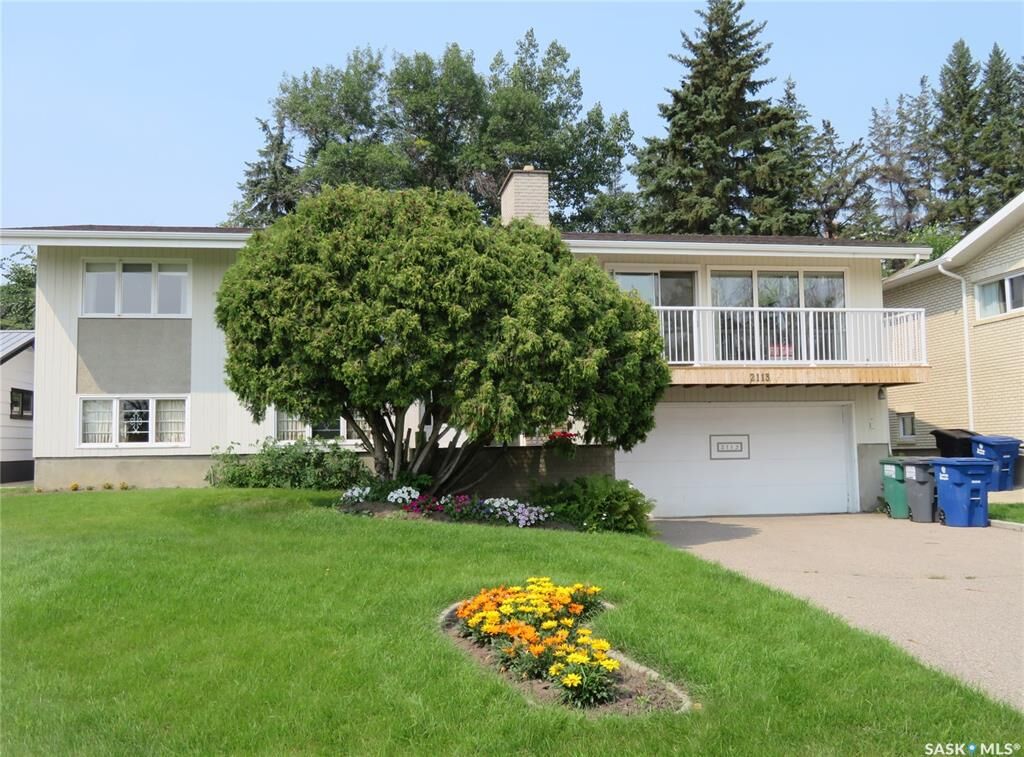 Property Photo:  2113 Spadina Crescent E  SK S7K 0C9 