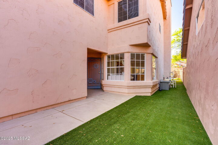 Property Photo: 7727 E Entrada De Ventana AZ 85750