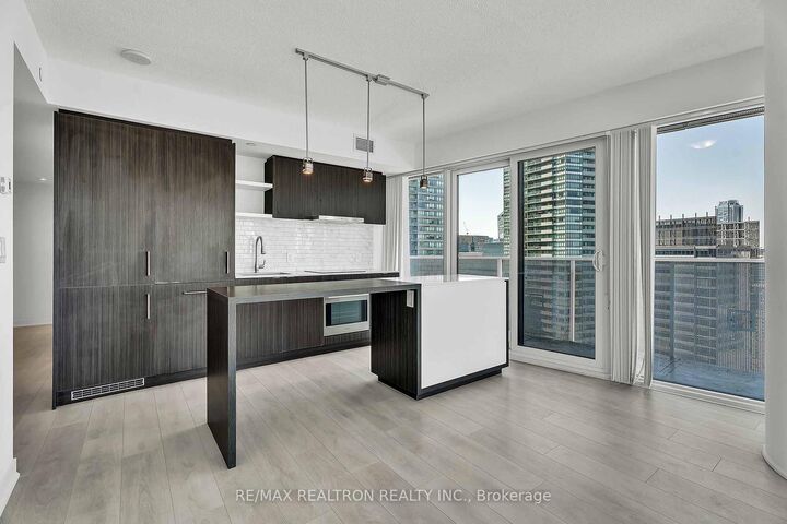 Property Photo: 88 Harbour Street 4004 ON M5J 1B7