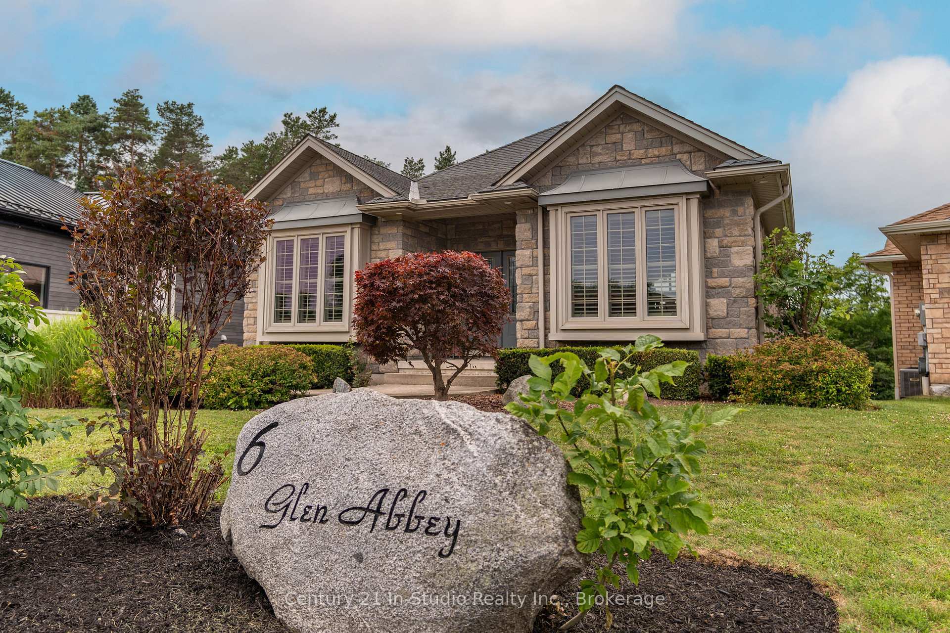 Property Photo:  6 Glen Abbey Court  ON N4L 1Y4 