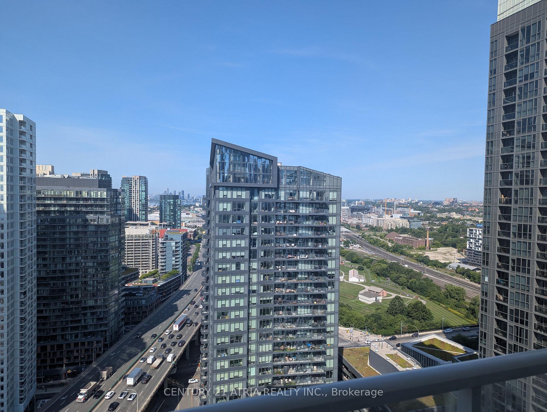 Photo de la propriété: 75 Queens Wharf Road 3511 ON M5V 0J8