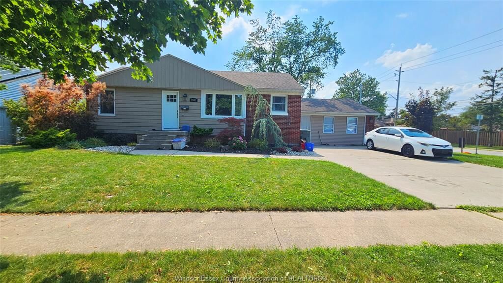 Property Photo:  2801 Randolph Avenue  ON N9E 3E3 
