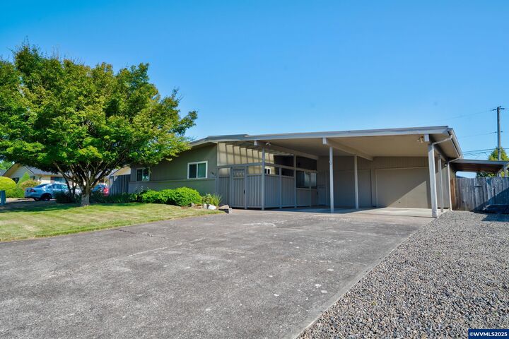 Property Photo:  1082 Alberta Av E  OR 97361 