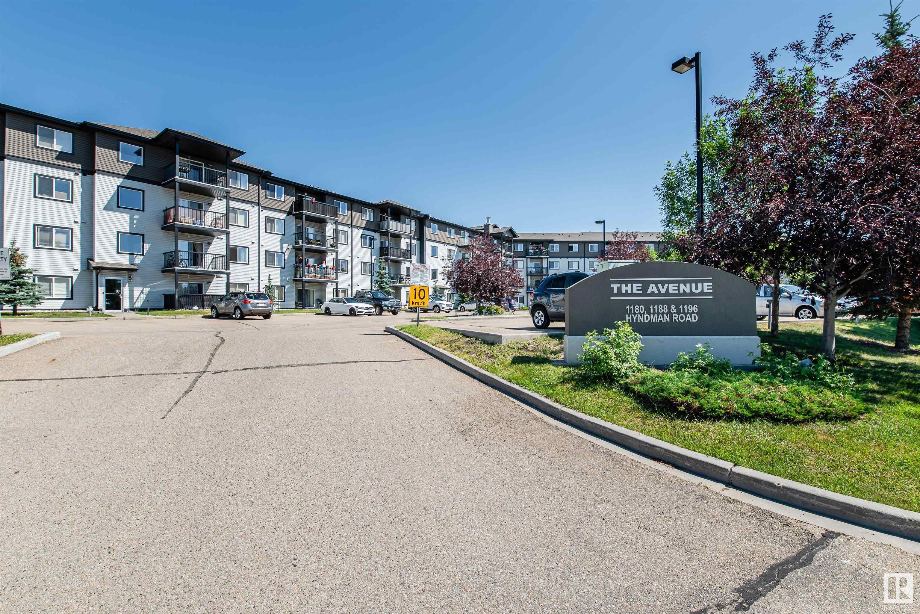 Photo de la propriété: 1196 Hyndman Road NW 148 AB T5A 0X8