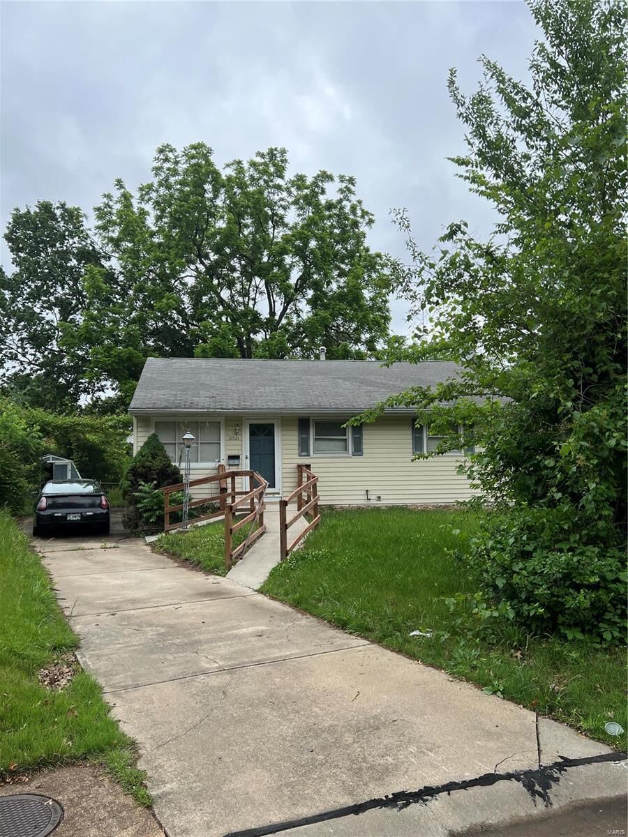 Property Photo: 10521 Gretna Circle MO 63137
