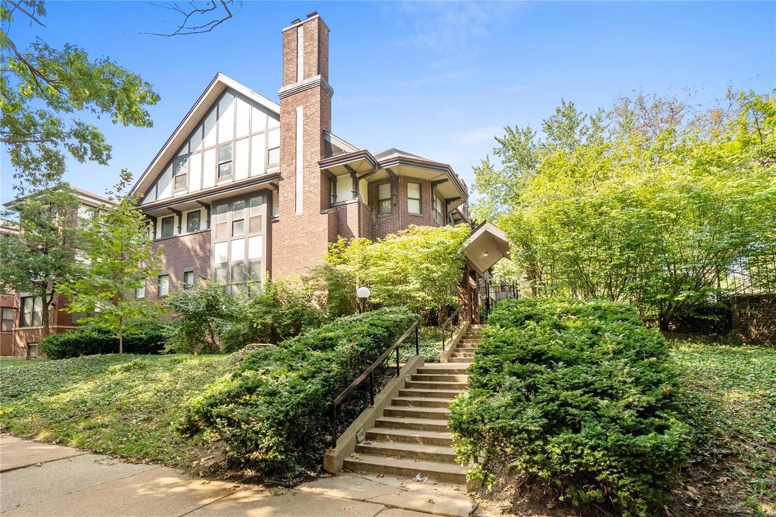 Property Photo: 5381 Pershing Avenue 204 MO 63112