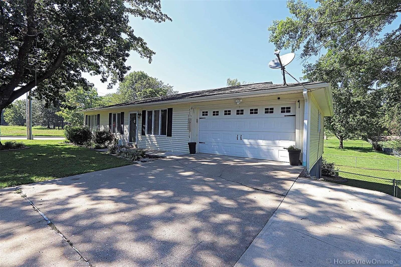 Property Photo: 602 N Mount Auburn Road MO 63701