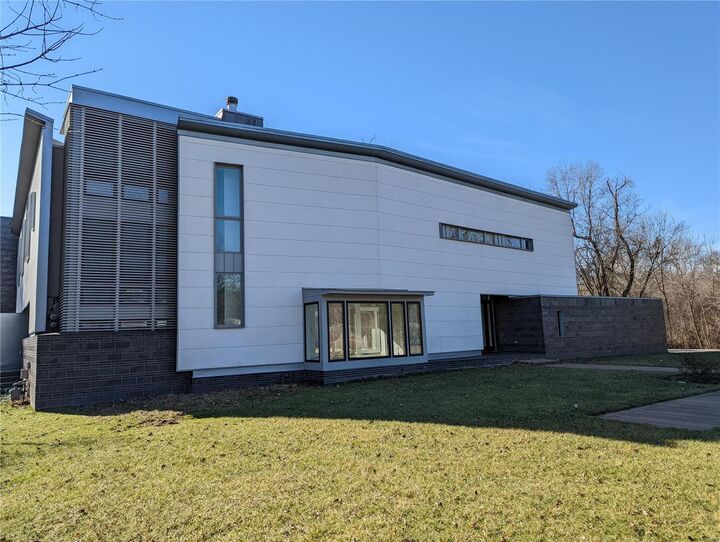 2 Tall Timbers Dr  Ladue MO 63124 photo