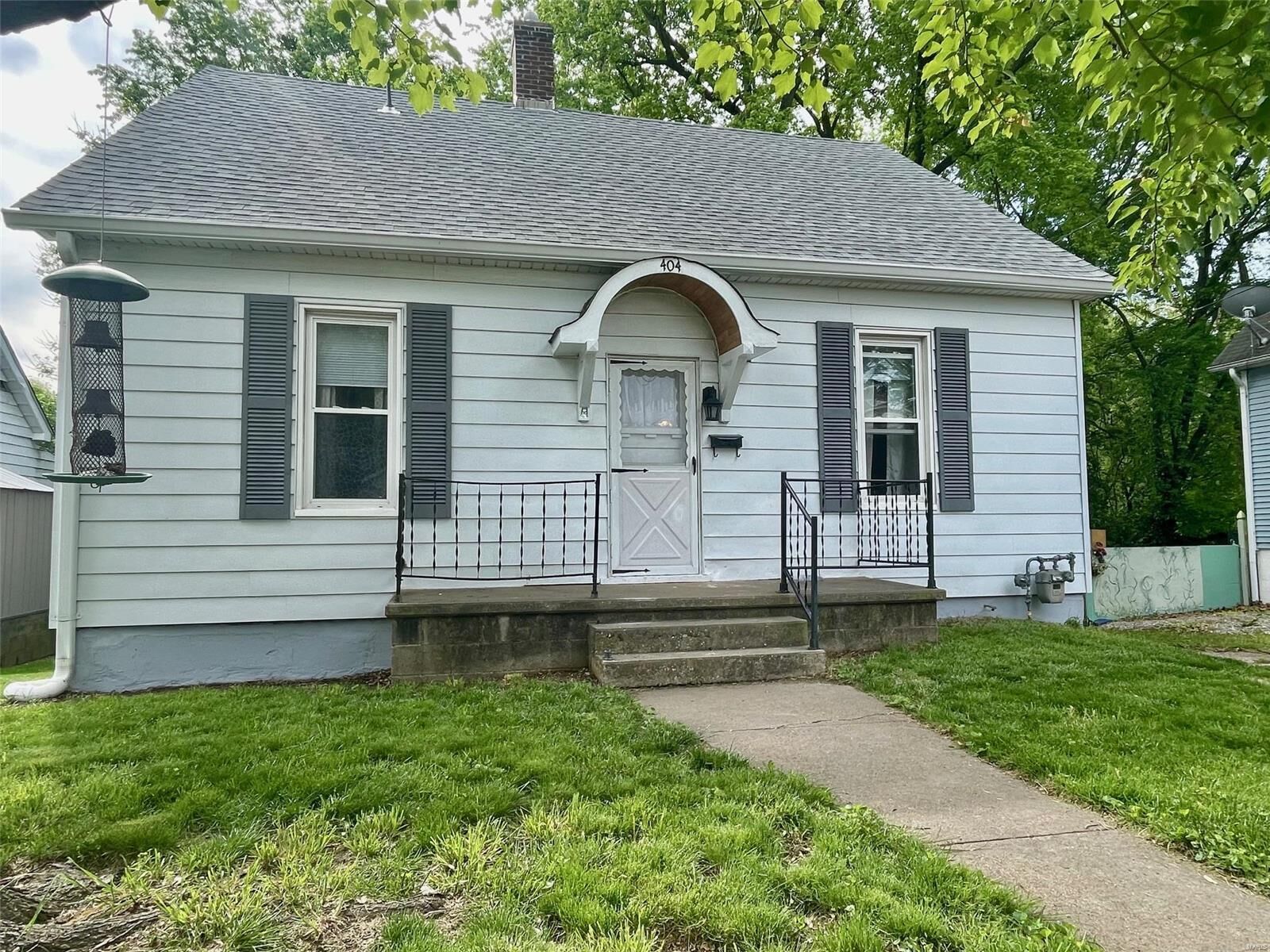 Property Photo: 404 E Wickliffe Avenue IL 62234