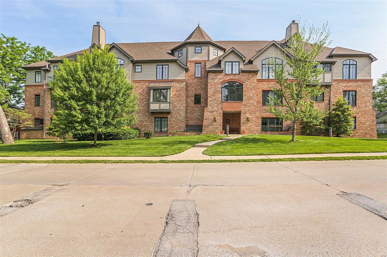 Property Photo: 125 E Clinton Place 3C MO 63122