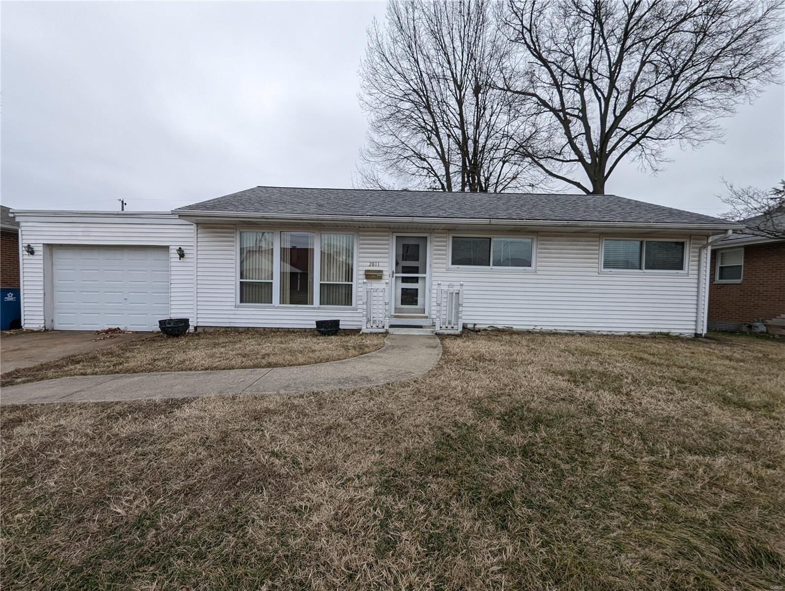 Property Photo: 2811 Sunset Drive IL 62040