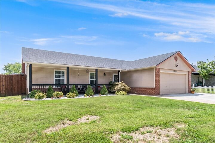 Property Photo:  2712 W Easy Street  AR 72756 