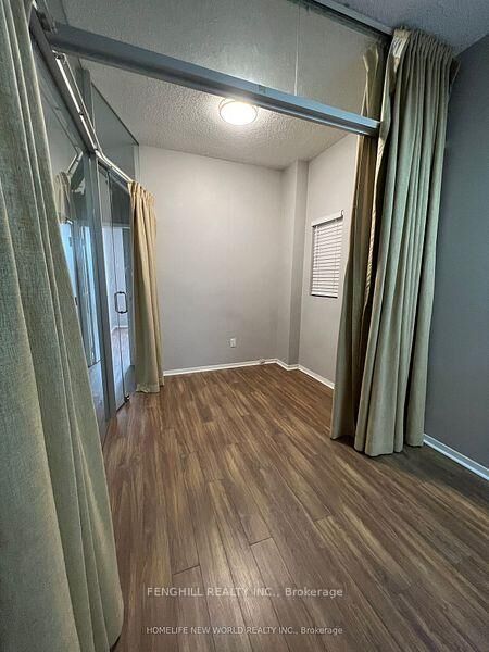 Property Photo: 678 Bathurst Street Main ON M5S 2R3