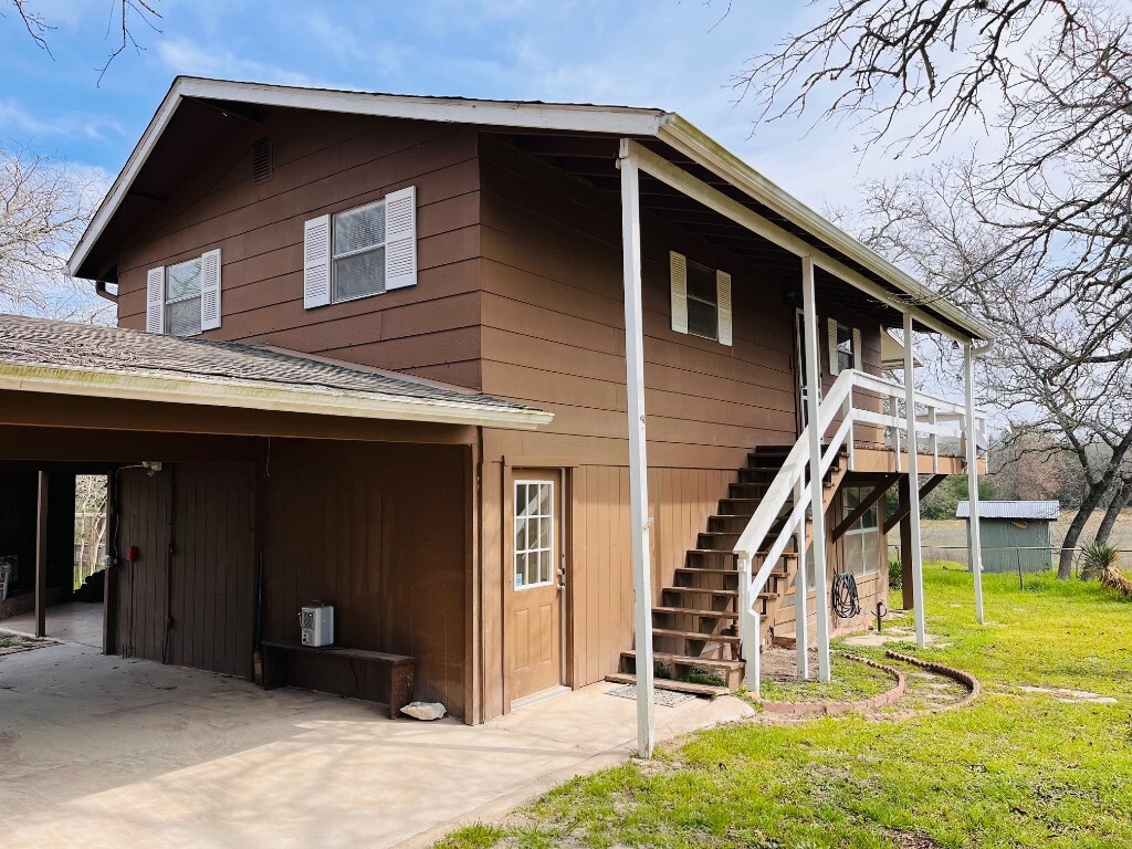 Property Photo: 330 Redtop Lane TX 78662